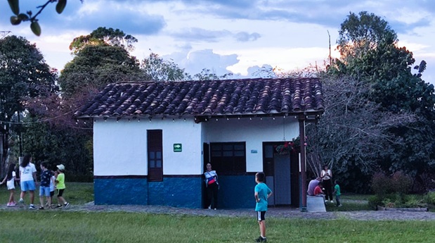 Diseños únicos en tejas y ladrillos en Medellín