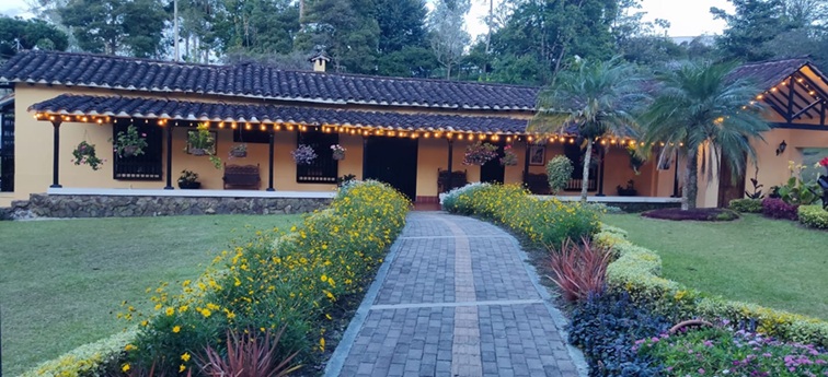 Construcción de vivienda con materiales Ecotezza